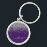 Porte-clés Monogramme de Parties scintillant d'argent violet<br><div class="desc">Parties scintillant argentée et mauve Éperche Script Monogramme Nom Clés (Porte - clé). Cela rend le cadeau parfait pour 16 ans,  mariage,  douche nuptiale,  anniversaire,  baby shower ou bachelorette pour quelqu'un qui aime le luxe glam et les styles chic.</div>