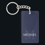 Porte-clés Monogramme et nom personnalisés bleu marine<br><div class="desc">Monogramme personnalisé et cadeau de nom caractéristiques personnalisées nom en blanc et monogramme en bleu marine clair comme arrière - plan, dans le style de police serif classique, sur arrière - plan bleu marine. Parfait comme cadeau de vacances, faveurs de réunion familiale, merci cadeau pour les groomsmen et cadeau pour...</div>