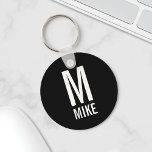Porte-clés Monogramme et nom personnalisés modernes<br><div class="desc">Design Monogram moderne avec monogramme personnalisé et nom dans le style de police sans serif moderne en gras. Un cadeau parfait pour papa,  mari,  petit ami,  garçons et plus</div>