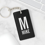 Porte-clés Monogramme et nom personnalisés modernes<br><div class="desc">Design Monogram moderne avec monogramme personnalisé et nom dans le style de police sans serif moderne en gras. Un cadeau parfait pour papa,  mari,  petit ami,  garçons et plus</div>