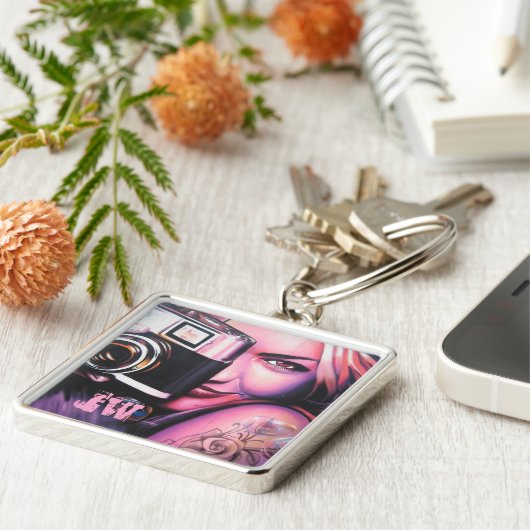 Porte-clés Monogramme Femme Grafitti avec caméra (Côté)