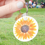 Porte-clés Monogramme floral<br><div class="desc">Cette porte - clé unique est décorée d'un tournesol jaune aquarelle et d'une typographie élégante. Facile à personnaliser. Aquarelle originale © Michele Davies.</div>