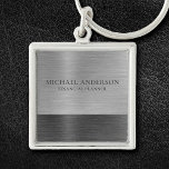 Porte-clés Monogramme métallique brossé argenté Nom<br><div class="desc">Un classique gris argenté brossé métal brossé porte - clé personnalisé. Coordonner avec d'autres fournitures de bureau,  y compris des reliures,  des ordinateurs portables et des stylos. Conçu pour vous par Blackberry Boulevard.</div>