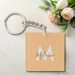 Porte-clés Monogramme minimaliste élégant orange moderne<br><div class="desc">Le design élégant présente une esthétique contemporaine et épurée, mêlant des éléments minimalistes à un coloris orange vif. Avec son monogramme personnalisé, ce porte - clé ajoute une touche d'individualité à vos accessoires tout en gardant vos clés organisées et faciles à trouver. Améliorez votre look de porte - clé et...</div>