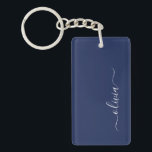 Porte-clés Monogramme moderne bleu marine et blanc<br><div class="desc">Découvrez notre collection de monogrammes modernes bleu et blanc de la Marine : Élevez votre décor de maison avec notre collection sophistiquée avec un schéma de couleurs bleu marine et blanc contemporain. Chaque pièce est minutieusement conçue pour exsuder l'élégance et le style, parfait pour ajouter une touche de modernité à...</div>