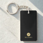 Porte-clés Monogramme personnalisé de luxe noir et or<br><div class="desc">Luxe Black et Gold Design avec monogramme noir en cercle or élément avec nom en or style de police professionnelle sur arrière - plan noir. Parfait comme cadeaux de fête des pères pour papa, cadeaux pour grand-père, mari, groomsman et plus. Remarque : Les détails du papier sont simulés dans l'illustration....</div>