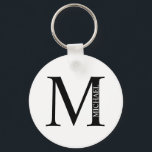 Porte-clés Monogramme personnalisé et Porte - clé de nom<br><div class="desc">Monogramme personnalisé et cadeau de nom caractéristiques monogramme personnalisé et nom dans le style de police serif classique. Parfait comme cadeaux de fête des pères pour papa, cadeaux pour les groomsmen et pour toute occasion spéciale.</div>