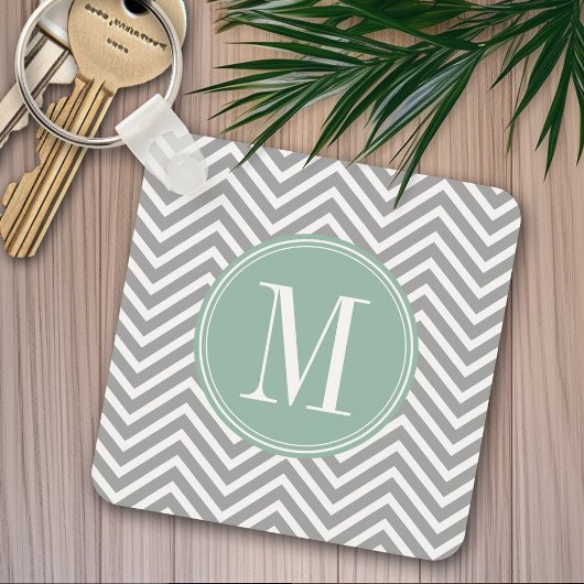Porte-clés Motif Chevron gris et vert menthe avec Monogramme