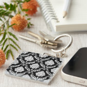 Porte-clés Motif Damassé Rococo Blanc sur Noir (Devant Droit)