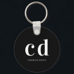 Porte-clés Noir blanc monogramme initiales nom minimaliste<br><div class="desc">Arrière - plan noir et texte blanc. Personnalisez et ajoutez vos initiales et votre nom de monogramme. Pour lui et elle.</div>