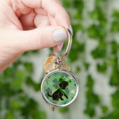 Porte-clés Noir Labrador du jour de St Patrick (main)