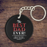 Porte-clés Noir moderne Le meilleur papa jamais Typographie<br><div class="desc">Noir moderne Le meilleur papa jamais Typographie porte - clé de la fête des pères. Personnalisez avec vos noms. Un grand cadeau pour un père ou un grand-père pour la fête des pères ou l'anniversaire.</div>