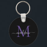 Porte-clés Noir Violet Monogramme Nom Élégant Script<br><div class="desc">Simple noir violet violet Monogramme élégant Porte - clé de script moderne</div>