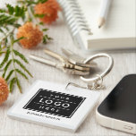 Porte-clés Nom commercial personnalisé et logo de l'entrepris<br><div class="desc">Les porte - clés personnalisés à deux faces présentent la conception de votre logo professionnel d'entreprise ainsi que le texte personnalisé qui peut être personnalisé comme un cadeau promotionnel pour les clients avec le nom de l'entreprise, l'emplacement, le slogan, le site Web ou d'autres informations privilégiées. Les couleurs noir et...</div>