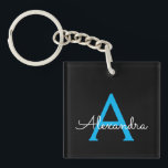 Porte-clés Nom du monogramme de la fille en noir bleu<br><div class="desc">Noir et Bleu Simple Script Monogramme Nom Porte - clé. Cela rend le cadeau parfait pour 16 ans,  mariage,  douche nuptiale,  anniversaire,  baby shower ou bachelorette pour quelqu'un qui aime le luxe glam et les styles chic.</div>