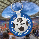Porte-clés Nom personnalisé Numéro de l'équipe Nom de l'équip<br><div class="desc">Nom,  numéro,  nom d'équipe et cadeau de football personnalisé. Vous pouvez customiser la couleur arrière - plan pour correspondre à votre équipe préférée. Conçu par Thisisnotme©</div>