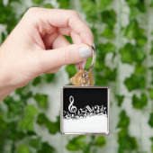 Porte-clés Notes musicales brouillées blanches sur le noir (main)