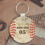 Porte-clés Numéro de base-ball Vintage personnalisé Rétro<br><div class="desc">Personnalisé vintage nom de baseball numéro design rétro peut être bon pour vous si vous aimez Baseball. Ou cela pourrait être un grand cadeau pour ceux qui aiment le baseball.</div>