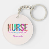 Porte-clés "Nurse - Love, Inspire, Heal" en couleur arc-en-ci (Dos)