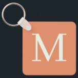 Porte-clés Orange personnalisé monogrammé<br><div class="desc">Porte - clés Monogrammed sur mesure orange pour votre choix élégant. Personnalisez-le maintenant ; cliquez sur le bouton personnaliser pour ajouter votre initiale.</div>