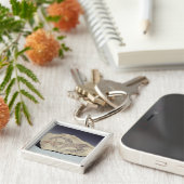 Porte-clés Ostracon dépeignant un chien chassant une hyène (Côté)