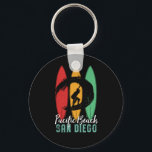 Porte-clés Pacific Beach San Diego Vintage Retro Surf<br><div class="desc">Design rétro vintage pour les surfeurs qui aiment surfer et surfer sur les vagues de l'océan. Vacances d'été cool, vacances de printemps marchandises pour ceux qui aiment le soleil chaud, le temps tropical, bronzage sous le palmier. Un design grandiose et déprimé à porter tout en profitant de la fête de...</div>
