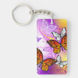 Porte-clés Papillons Monarque sur Arrière - plan pourpre
