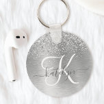 Porte-clés Parties scintillant en métal brossé argenté Nom du<br><div class="desc">Personnalisez facilement ce design porte - clé chic et branché,  avec une jolie parties scintillant brillante en argent sur un arrière - plan métallique brossé en argent.</div>