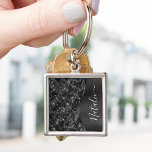 Porte-clés Parties scintillant noire métallique personnalisée<br><div class="desc">Personnalisez facilement ce métal brossé noir et porte - clé à motif de parties scintillant glamour avec votre propre nom personnalisé.</div>