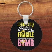 Porte-clés Pas Fragile Comme Une Fleur Fragile Comme Une Bomb (Recto)