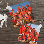 Porte-clés Personnalisé Double Côté Sports Équipe Deux Photo<br><div class="desc">Créez une tenue spéciale avec ce porte - clé photo recto-verso personnalisé, parfait pour les équipes sportives, les équipes de soutien, les ligues intramurales, et plus encore! Avec de l'espace pour deux photos différentes, vous pouvez présenter une photo d'équipe d'un côté et une photo d'action, un logo, ou une mascotte...</div>