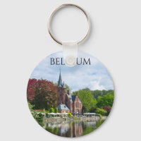Petit château près du lac à Bruges, Belgique