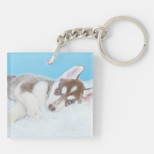 Porte-clés Petite marionnette Husky posée sur une couverture (Dos)