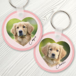 Porte-clés Photo de chien animal de compagnie à l'intérieur d<br><div class="desc">Clavier couleur rose ou personnalisé avec votre photo d'animal de compagnie à l'intérieur d'un coeur avec le nom dans une police manuscrite de style script et une bordure rose plus foncé autour du bord du porte-clé. Impression recto verso.</div>