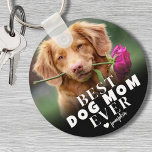 Porte-clés Photo personnalisée de l'animal de compagnie Best<br><div class="desc">Donnez à la mère de chien dans votre vie un souvenir unique avec ce porte - clé photo "Best Dog Mom Ever" recto verso personnalisé! Conçu pour les mamans, les papas ou les amoureux des animaux de compagnie, ce porte - clé vous permet d'ajouter deux photos différentes de votre ami...</div>