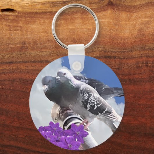 Porte-clés Pigeon Pair et Fleurs Mauve (Recto)