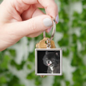 Porte-clés Pomeranian noir regardant vers la gauche (main)