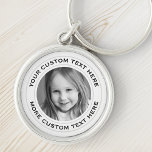 Porte-clés Porte - clé de bordure blanche en texte blanc<br><div class="desc">Porte - clé rond avec votre photo personnalisée et texte à l'intérieur d'une bordure blanche avec deux lignes gris clair. Modifiez les polices et les couleurs,  déplacez et redimensionnez les éléments à l'aide de l'outil de conception.</div>