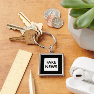 PORTE-CLÉS PORTE - CLÉ FAKE NEWS