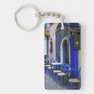 Porte-clés Porte colorée bleue et revêtement d'un vieil hôtel