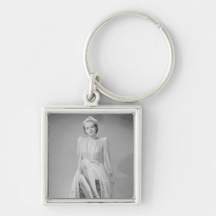 Porte-clés Portrait de studio de jeune femme dans la chemise