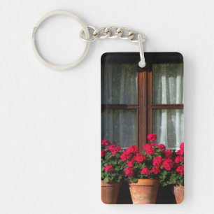 Porte-clés Pots de fleurs de fenêtre dans un village