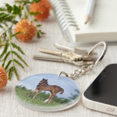 Porte-clés Poulain de pur sang se tenant dans l'herbe (Devant droit)