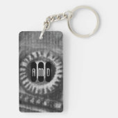 Porte-clés Poupée basse de monogramme dans le porte - clé de (Dos)