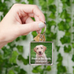 Porte-clés Pour toujours dans nos coeurs Animaux de compagnie<br><div class="desc">Gardez votre membre de la famille furry près de votre coeur avec ce beau porte - clé photo keepsaké. Conçu pour honorer la mémoire d'un chien, d'un chat ou d'un autre animal de compagnie bien-aimé. Caractéristiques d'un design photo avec personnalisation blanc 'Forever in Our Hearts' superposition de script avec le...</div>