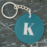 Porte-clés Première lettre | Teal Monogram Modern Stylish Coo<br><div class="desc">Simple et élégant porte - clé monogramme de lettre initiale personnalisé dans la typographie minimaliste moderne en gris pâle sur bleu turquoise. Un cadeau personnalisé parfait ou un accessoire avec une touche personnelle!</div>