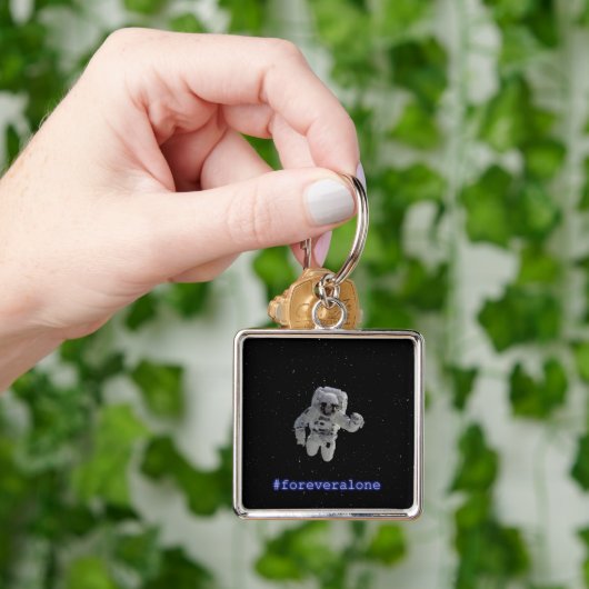 Porte-clés Premium Carré #foreveralone (main)