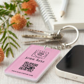 Porte-clés promotionnels avec code QR rose et logo (Devant droit)