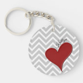 Porte-clés Red Heart on Grey Chevron Stripe avec nom (Devant)