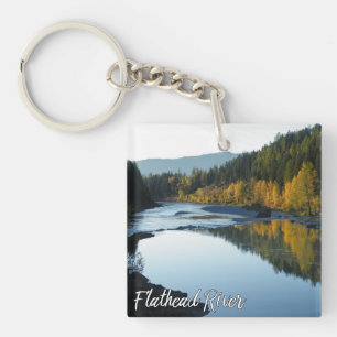 Porte-clés Rivière à tête plate du Montana dans des arbres
